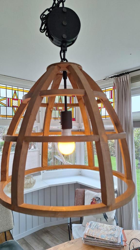 Unieke Houten Hanglamp met katrol, Huis en Inrichting, Lampen | Hanglampen, Zo goed als nieuw, 50 tot 75 cm, Hout, Metaal, Ophalen of Verzenden