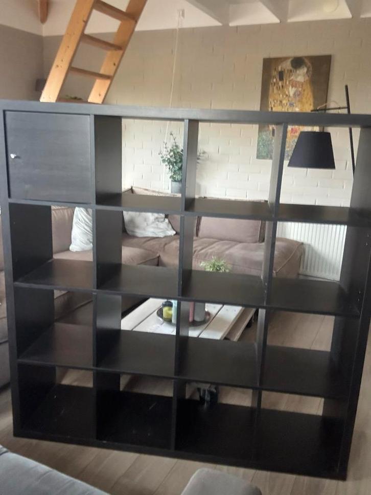 IKEA Kallax 4x4 vakkenkast zwart, Huis en Inrichting, Kasten | Boekenkasten, Gebruikt, 100 tot 150 cm, 25 tot 50 cm, Met plank(en)