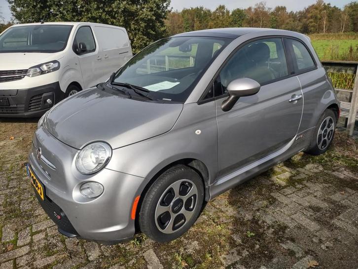 Fiat 500 E-Classic -Sunroof- Najaars Opruiming tot 1500 eur, Auto's, Fiat, Bedrijf, Elektrisch, Hatchback, Automaat, Zilver of Grijs