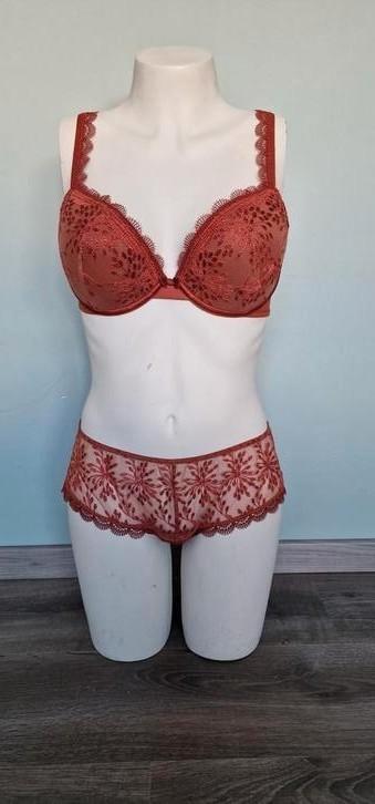 Nieuw setje van simone perele maat 70D/2-38, Kleding | Dames, Ondergoed en Lingerie, Setje, Bruin, Ophalen
