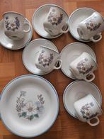 Vintage set met bloemmotief. 6 gebak borden, 6 kopjes en sch, Huis en Inrichting, Keuken | Servies, Overige materialen, Gebruikt