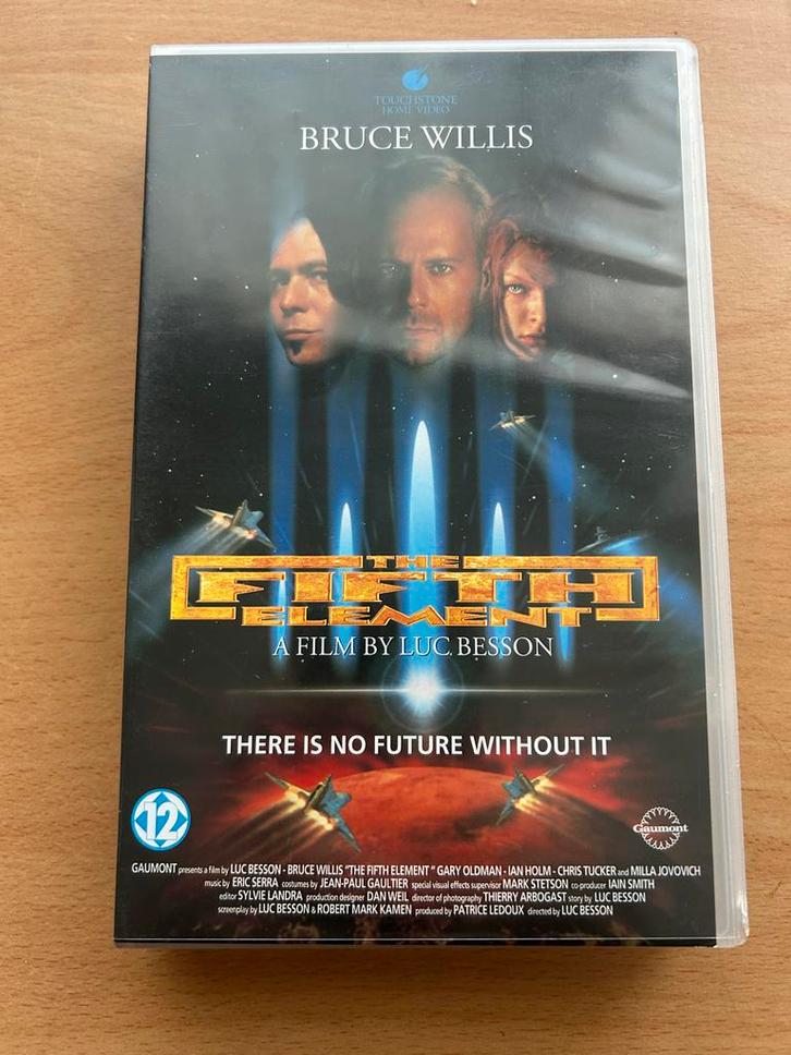 #0710 The Fifth Element VHS - Klassieker!, Cd's en Dvd's, VHS | Film, Gebruikt, Science Fiction en Fantasy, Vanaf 12 jaar, Ophalen of Verzenden