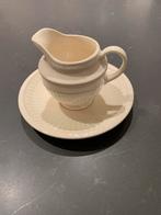 Wedgwood Edme Melkkannetje met Schotel, Huis en Inrichting, Keuken | Servies, Gebruikt, Ophalen of Verzenden, Wedgwood, Kop(pen) en/of Schotel(s)