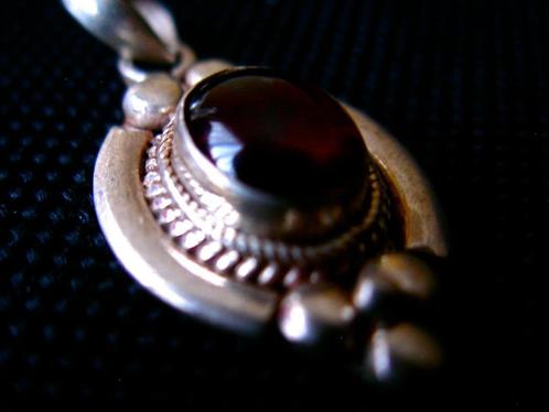 Zilveren 925 zilver kettinghanger mooi bewerkt met granaat, Sieraden, Tassen en Uiterlijk, Kettinghangers, Nieuw, Zilver, Rood