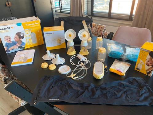 Medela freestyle dubbele borstkolf + extra assessoires, Kinderen en Baby's, Babyvoeding en Toebehoren, Zo goed als nieuw, Borstkolf