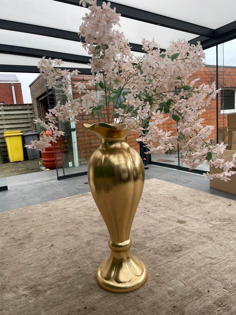 Grote gouden bloempot met bloemen, Tuin en Terras, Bloempotten, Ophalen, Zo goed als nieuw