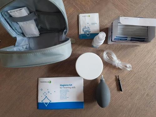 Tasje met reinigings artikelen voor gehoorapparaten., Diversen, Verpleegmiddelen, Zo goed als nieuw, Ophalen of Verzenden