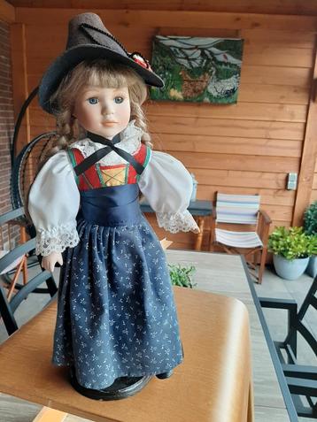 keramische Oostenrijkse pop  beschikbaar voor biedingen