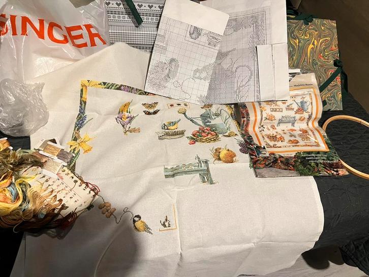 Marjolein Bastin borduurwerk 4 jaargetijden merklap, Hobby en Vrije tijd, Borduren en Borduurmachines, Gebruikt, Borduurpakket