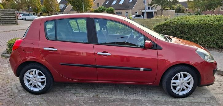 Renault Clio 1.4 16V 72KW 5-DRS E4 2006 Rood 185 000km, Auto's, Renault, Particulier, Clio, Airconditioning, Bochtverlichting