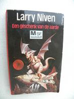 Een geschenk van de aarde, Larry Niven, Ophalen of Verzenden, Gelezen
