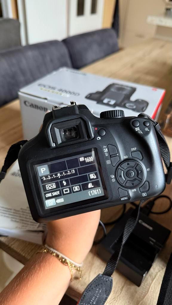 Canon EOS 4000D Spiegelreflexcamera, Audio, Tv en Foto, Fotocamera's Digitaal, Zo goed als nieuw, Spiegelreflex, Canon, Minder dan 4 keer