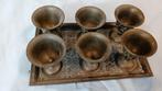 Set 6 gegraveerde eierdopjes met bakje messing, Antiek en Kunst, Ophalen of Verzenden, Koper
