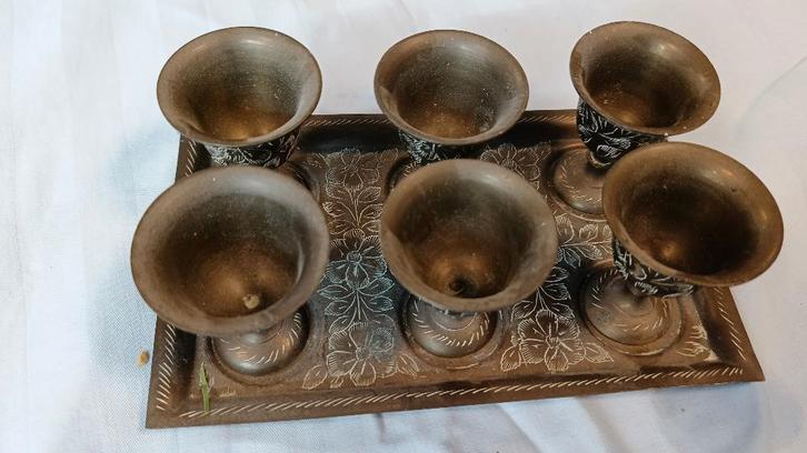 Set 6 gegraveerde eierdopjes met bakje messing, Antiek en Kunst, Antiek | Koper en Brons, Koper, Ophalen of Verzenden