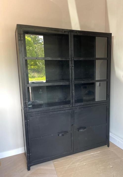 Metalen vitrinekast, Huis en Inrichting, Kasten | Vitrinekasten, Zo goed als nieuw, 150 tot 200 cm, 50 tot 100 cm, 25 tot 50 cm