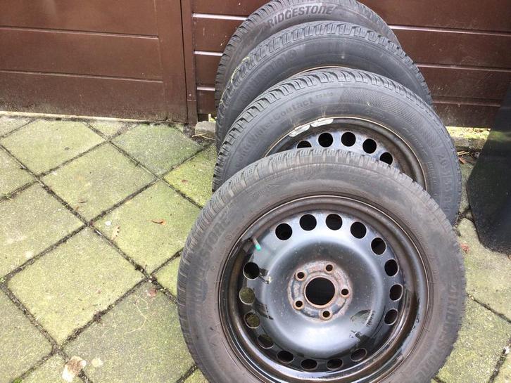 Set van  4 winterbanden op stalen velgen 205/55 R 16, Auto diversen, Sneeuwkettingen, Gebruikt, Ophalen