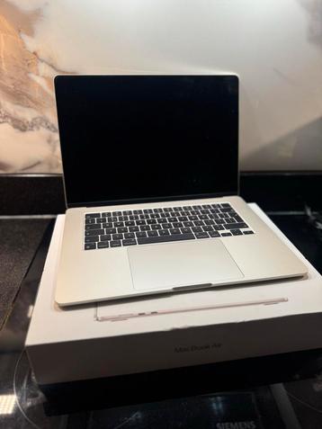 MacBook Air 15-inch M3 Sterrenlicht (goud) –8 GB / 256 GB – beschikbaar voor biedingen