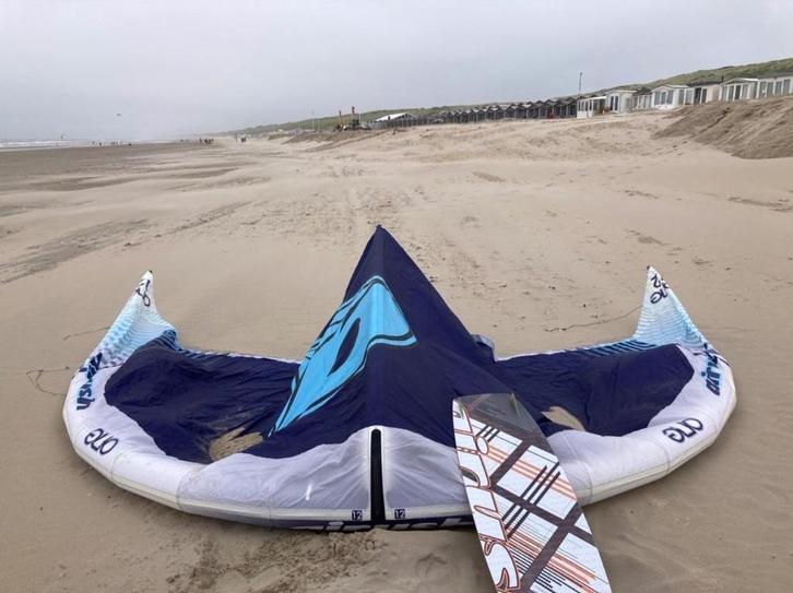 3 Airush kites (6m, 9m, 12m) + 2 barren te koop t.e.a.b.*, Watersport en Boten, Kitesurfen, Gebruikt, Kitesurf-set, 12 m², Geen board
