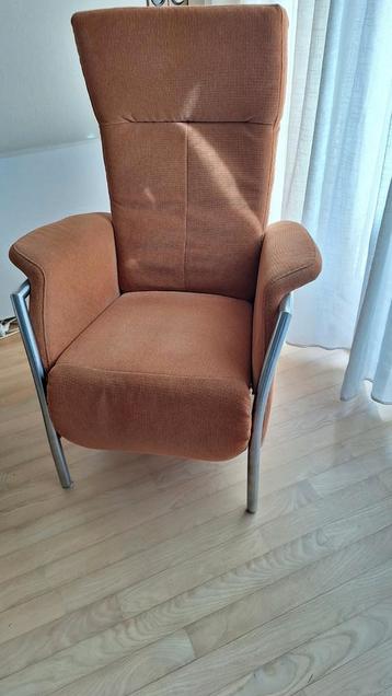 Zacht oranje relaxfauteuil zgan beschikbaar voor biedingen