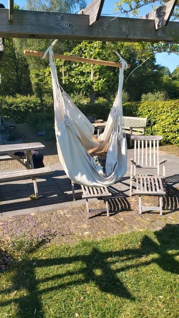 Mooie hangstoel binnen/buiten te koop beschikbaar voor biedingen