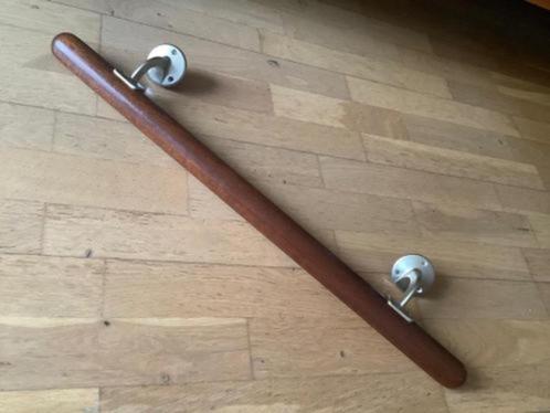 houten trapleuning met metalen houders mahoniehout 65 cm, Doe-het-zelf en Verbouw, Ladders en Trappen, Zo goed als nieuw, Minder dan 2 meter