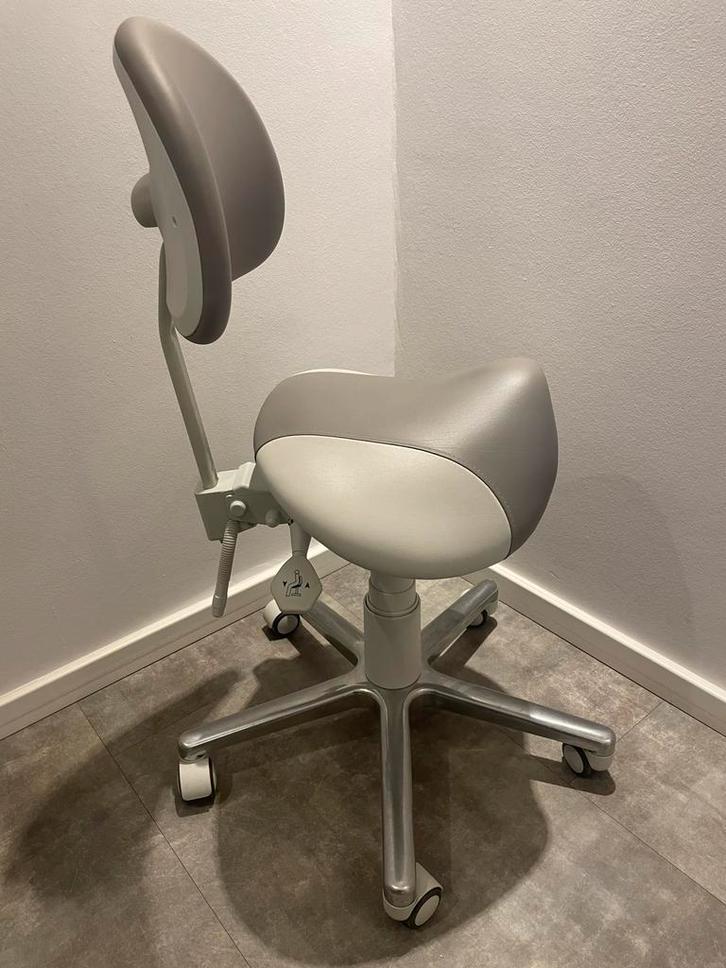 Gerlach Zadelzit Pedicure Stoel/Kruk, Huis en Inrichting, Bureaustoelen, Gebruikt, Bureaukruk, Grijs, Ergonomisch, Ophalen