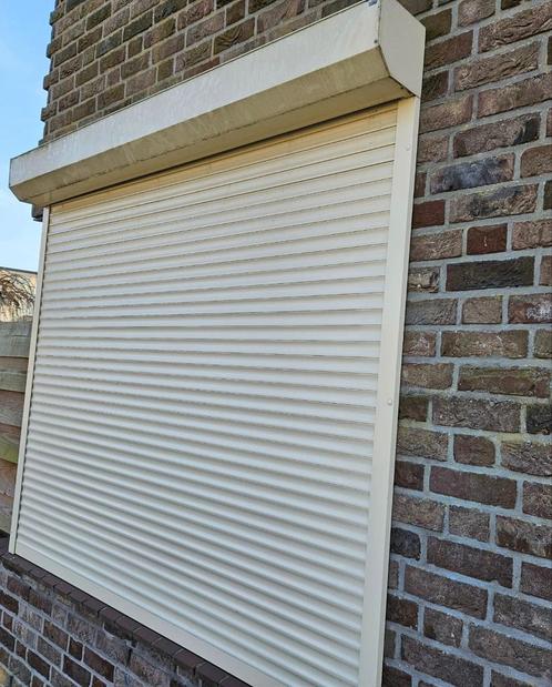 Direct ophalen elektrisch rolluik 206cm, Doe-het-zelf en Verbouw, Rolluiken, Gebruikt, 200 cm of meer, 150 tot 200 cm, Crème of Beige
