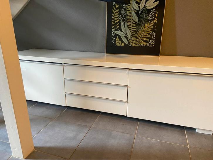 IKEA BESTÅ BURS tv-meubel hoogglans wit, Huis en Inrichting, Kasten | Televisiemeubels, Gebruikt, Minder dan 100 cm, 150 tot 200 cm