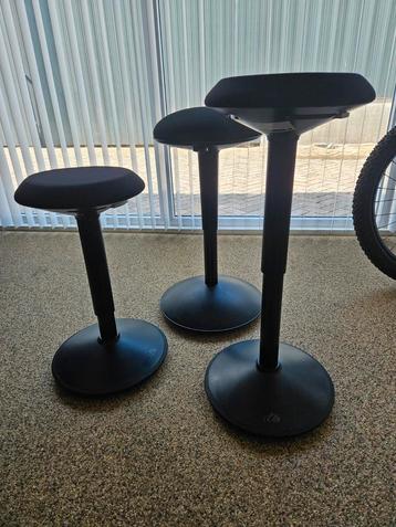 Zwarte wiebelkruk ergonomische kruk 3 stuks totaal 45 euro  beschikbaar voor biedingen