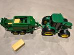 BRUDER JOHN DEERE met kar en hooibalen, Ophalen, Zo goed als nieuw