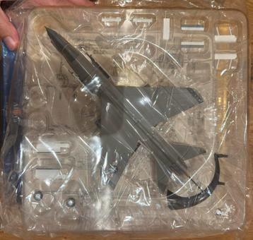 1/72 Vought F-8 Crusader diecast metaal en plastic model beschikbaar voor biedingen