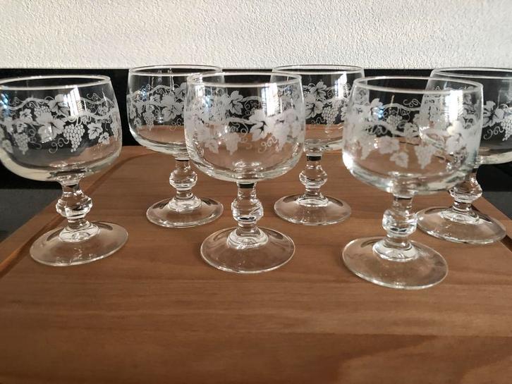 6 Luminarc kristallen wijnglazen gedecoreerd met wijnranken, Antiek en Kunst, Antiek | Glas en Kristal, Ophalen of Verzenden