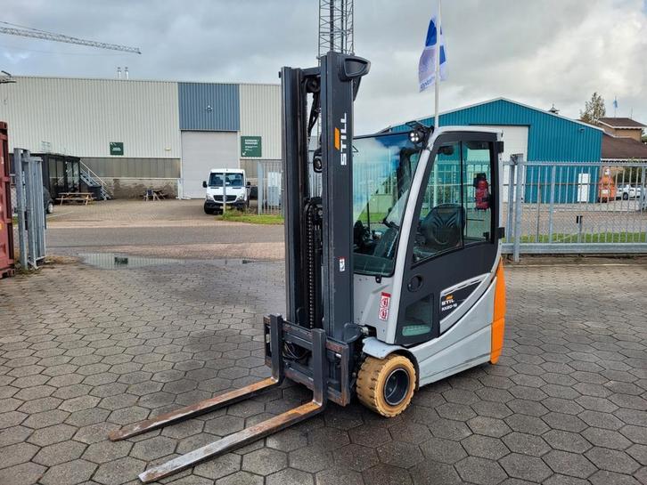 Still rx 20-16 elektrische 2018 triplo met gesloten cabine, Zakelijke goederen, Machines en Bouw | Heftrucks en Intern transport