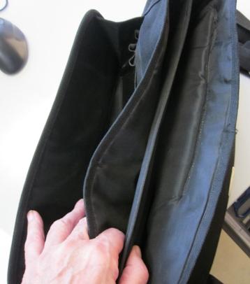Te Koop: Laptoptas.  Geschikt voor 16 inch laptop / tablet.  beschikbaar voor biedingen