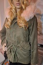 Winterjas legergroen met roze bont - Maat S, Zgn, Ophalen of Verzenden, Zo goed als nieuw, Maat 36 (S)