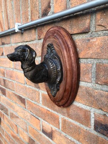 Houten Wanddecoratie Teckel beschikbaar voor biedingen