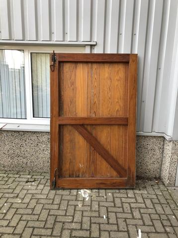 1 set dubbele massieve garagedeuren beschikbaar voor biedingen