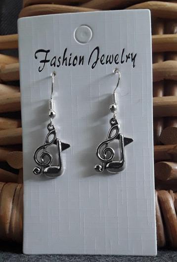 Oorbellen met muziek / muzieksleutel / muzikant / muzieknoot beschikbaar voor biedingen