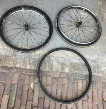 2 rolstoel wielen 24 inch m Schwalbe banden + 1 reserve snel beschikbaar voor biedingen