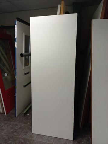 Nieuwe witte binnendeuren stomp beschikbaar voor biedingen