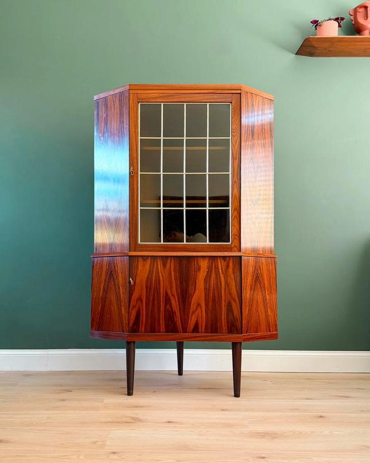 Vintage Deense palissander hoekkast, Huis en Inrichting, Kasten | Vitrinekasten, Zo goed als nieuw, 100 tot 150 cm, 50 tot 100 cm