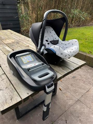 Maxi-Cosi CabrioFix + Isofix Base beschikbaar voor biedingen