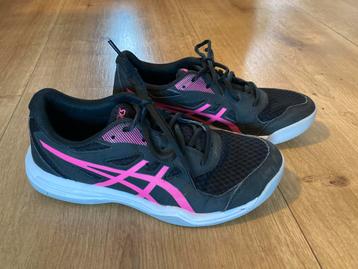 Asics Zaalschoenen Maat 39 beschikbaar voor biedingen