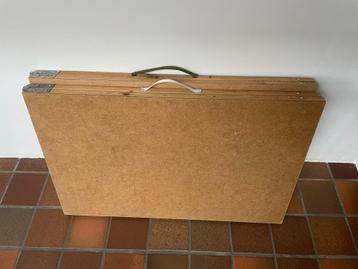 twee houten klaptafels / vouwtafels beschikbaar voor biedingen