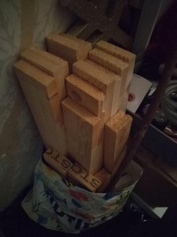 Groot aantal houten / planken ( 38× stuks ) beschikbaar voor biedingen