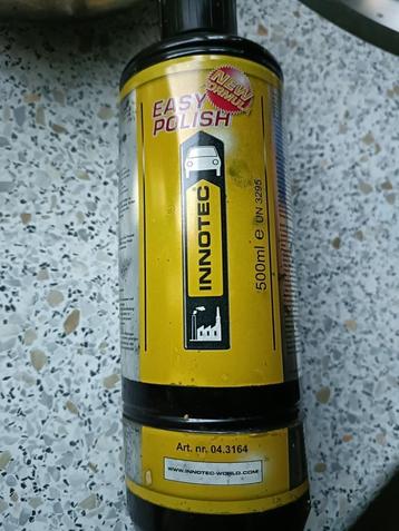 Een aangebroken fles met toetsen reiniger/polijsten. beschikbaar voor biedingen