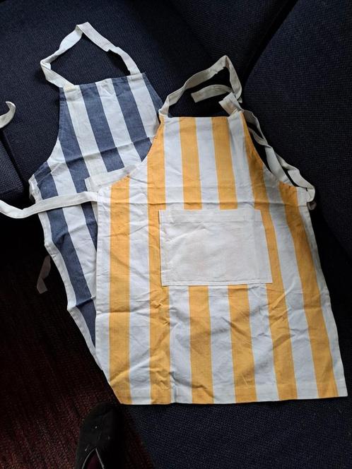 Twee kinderschorten, Huis en Inrichting, Keuken | Textiel, Zo goed als nieuw, Ophalen of Verzenden