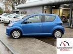 Toyota Aygo 1.0 VVT-i Dynamic Blue AIRCO ALL SEASON BANDEN, Auto's, Toyota, Voorwielaandrijving, Stof, Gebruikt, Zwart