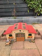 Schleich paardenstal (model 42195) + paarden+ accessoires, Ophalen, Zo goed als nieuw