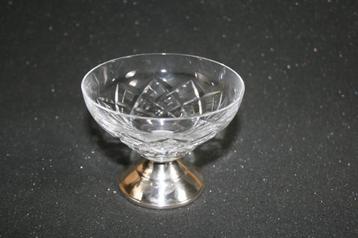 Kristallen glas op zilveren voet zilver beschikbaar voor biedingen